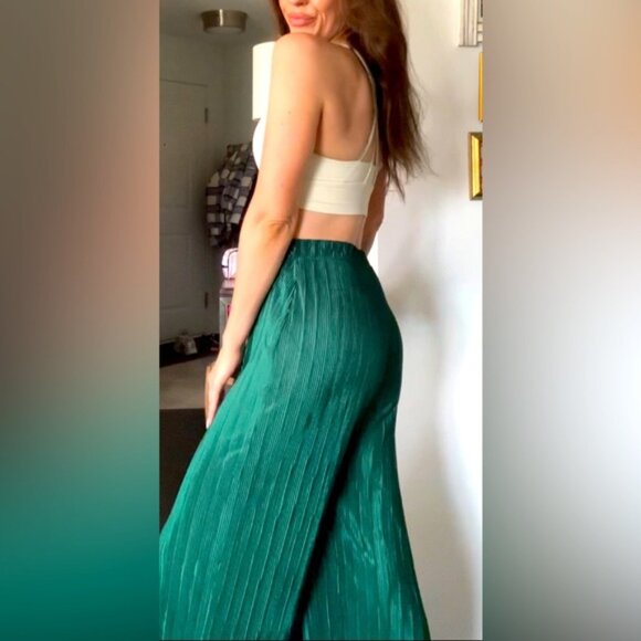 Green top and trousers - Picture 5 of 11